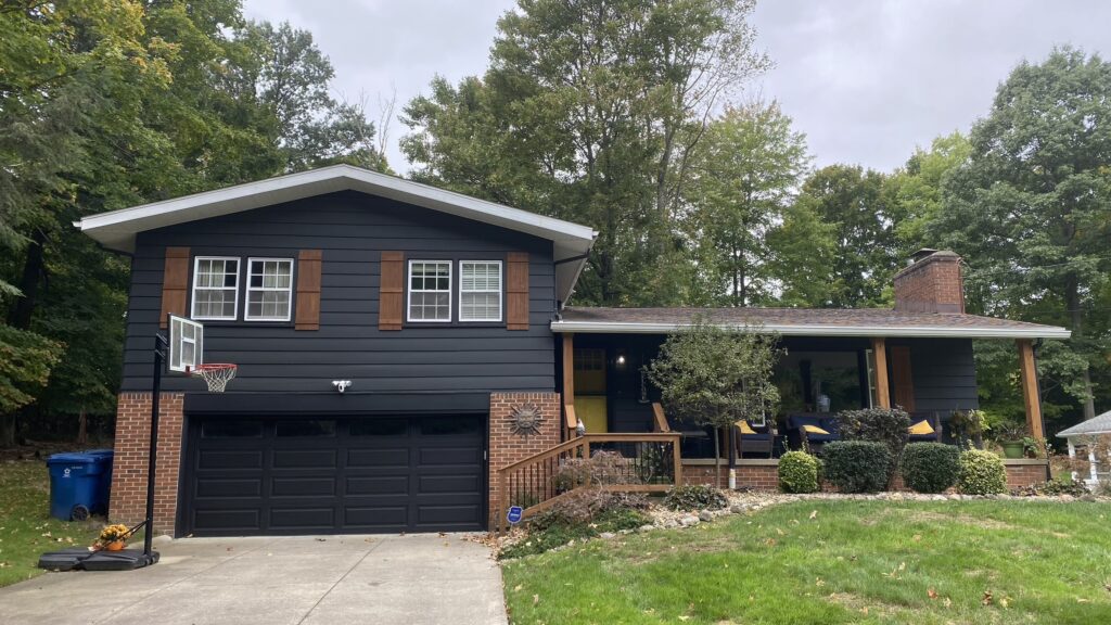 Painter Medina Ohio restoring historic home exterior